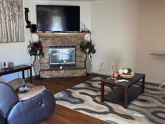 2nd image of 807 Longstreet Dr