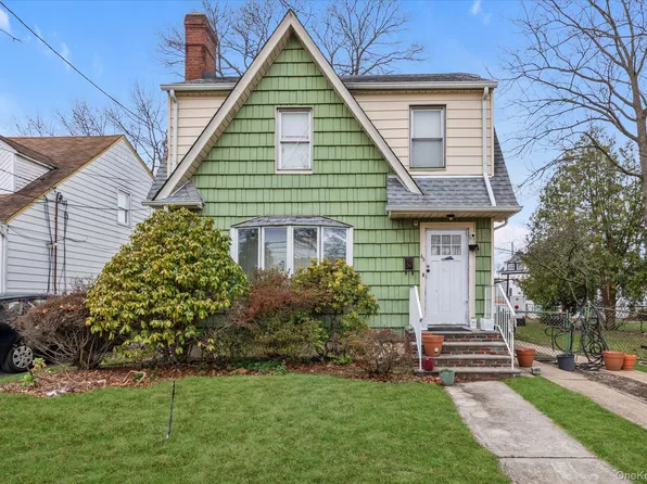 65 Belmont Parkway, Hempstead, NY 11550