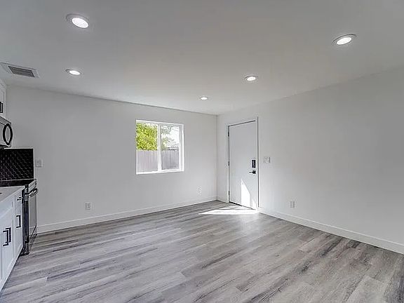 5th image of 3663-3673 Budd St #3667