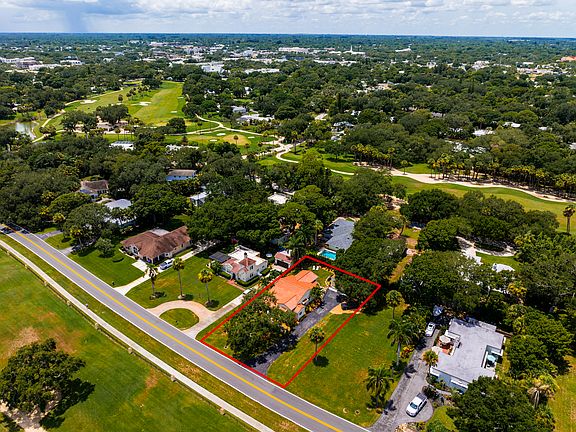 3rd image of 2705 Country Club Dr
