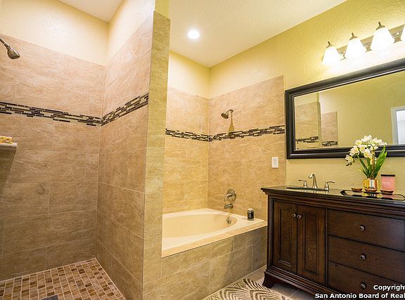4th image of 21027 Gregory Ln