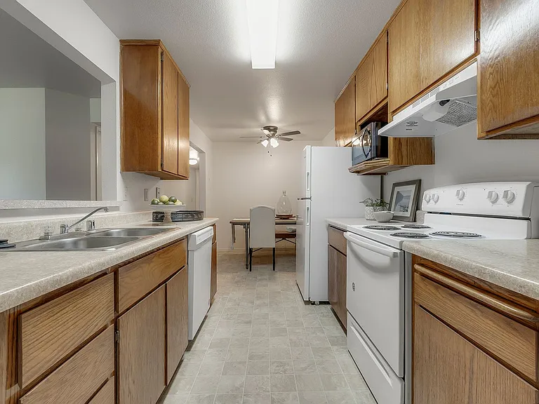 Oak Meadow Apartments — Photo 25