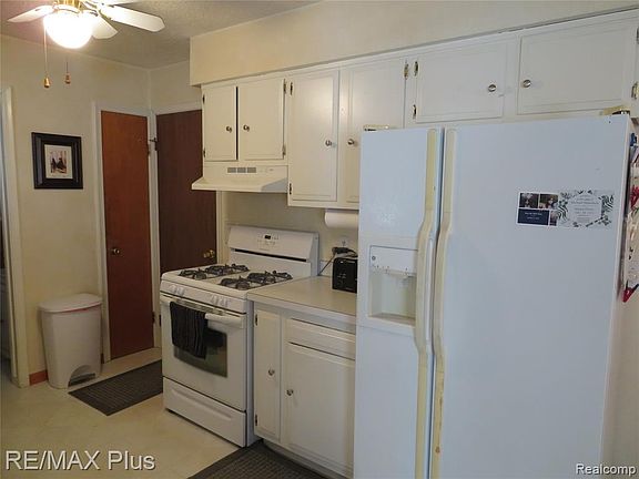 4th image of 1494 Lasalle Ave