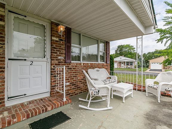 3rd image of 2 Polonaise Dr