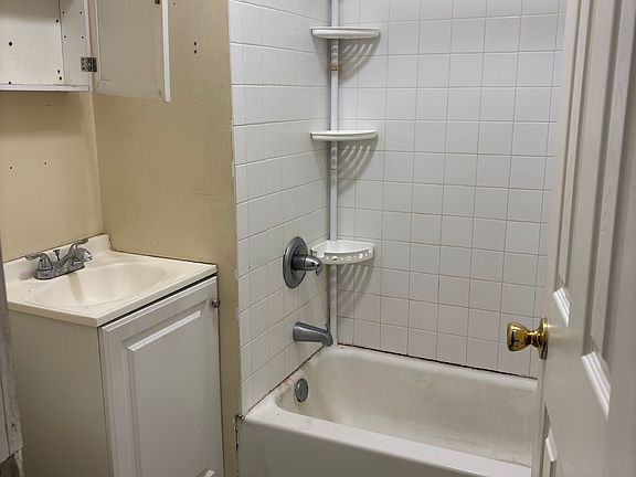5th image of 32 Hillman St Floor 2