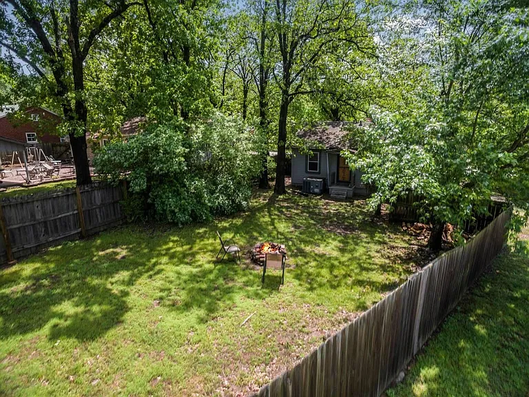 258 W Miller St — Photo 5
