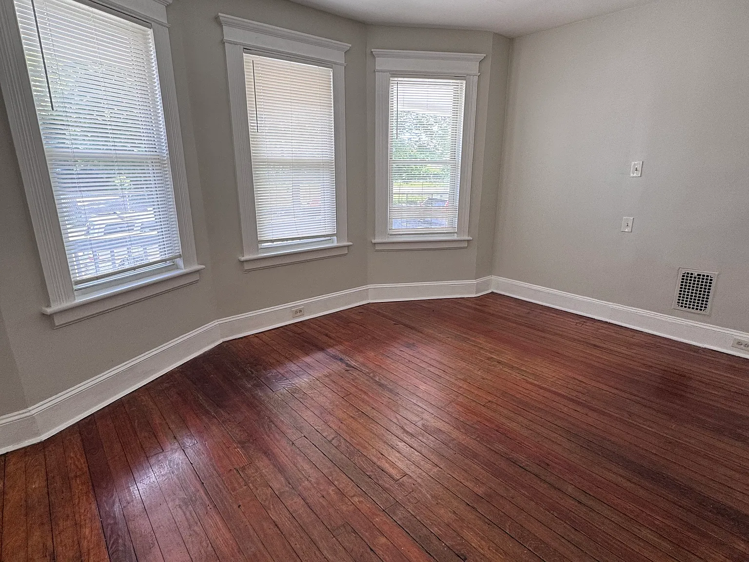 3 bed, 1200 sqft, $1,925 — Photo 3