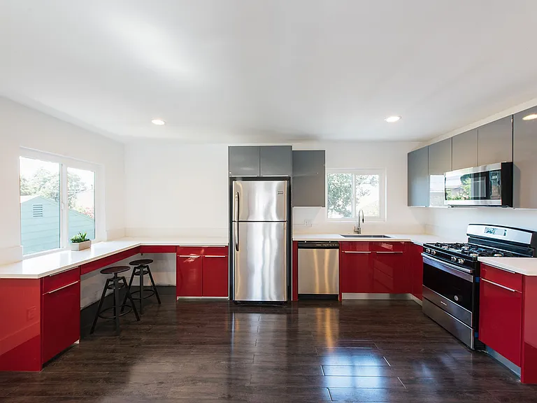 1321 W 36th Pl — Photo 13