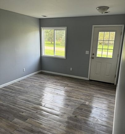 5th image of 210 Holly St