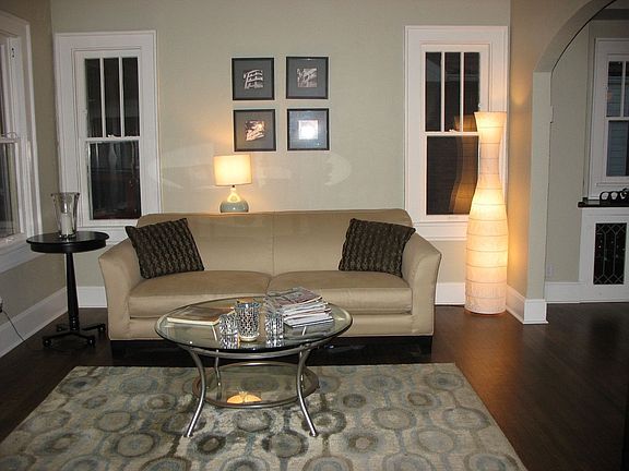 Large living room great for entertaining