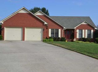 102 Winwood Ln, Florence, AL 35633