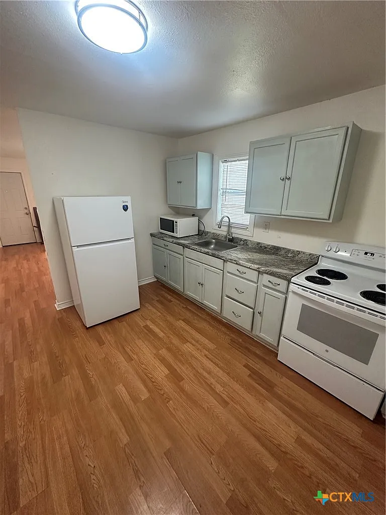 2 bed, 1.0 bath, 616 sqft, $895 — Photo 4
