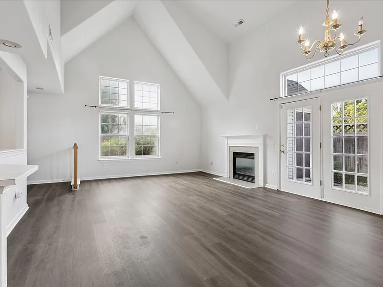 100 Post Oak Rd — Photo 5