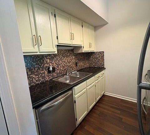 4th image of 430 Queens Rd APT 632