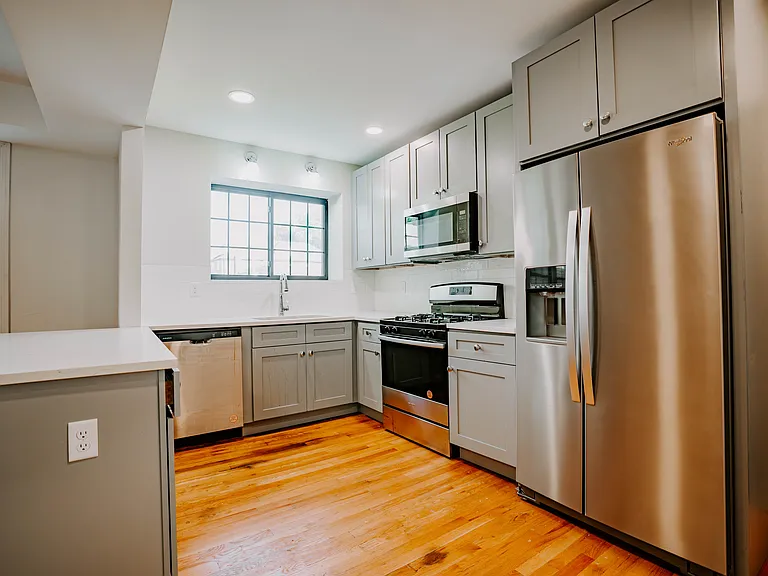 7572 Oxford Dr #3 — Photo 2