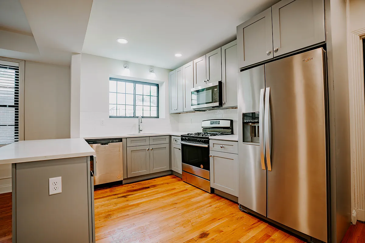 Building Photo - 7572 Oxford Dr #3