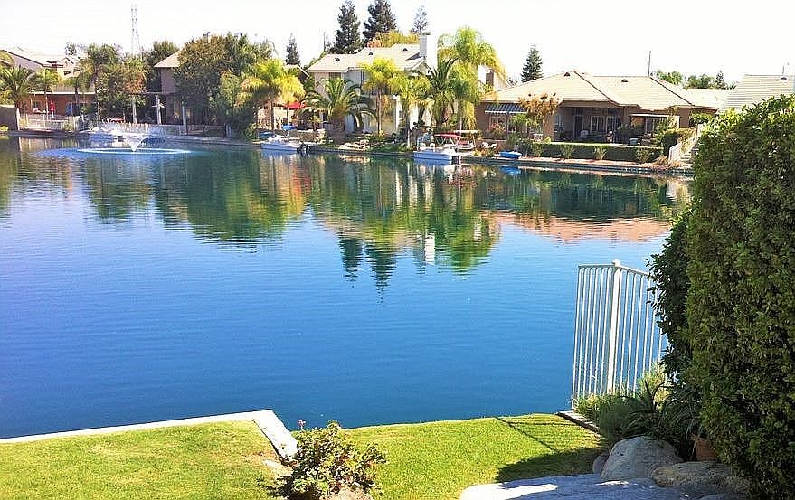 Lakeside living!