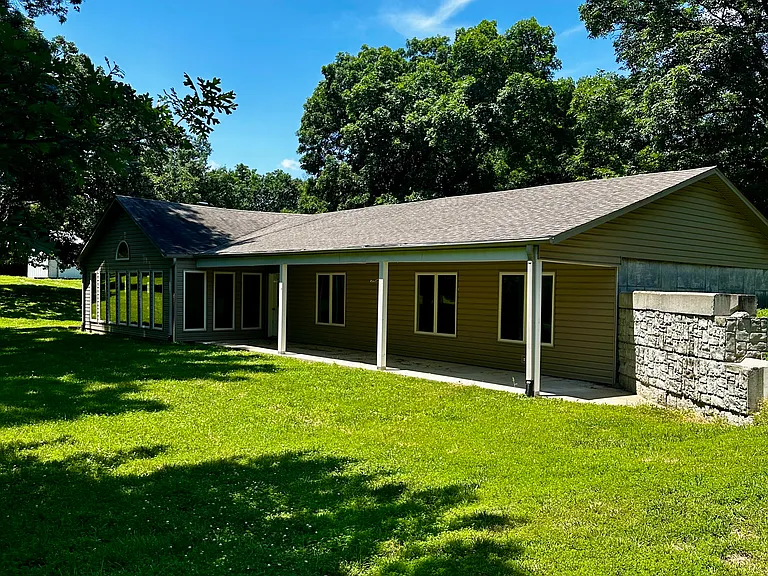 8100 E Mount Hope Rd — Photo 27