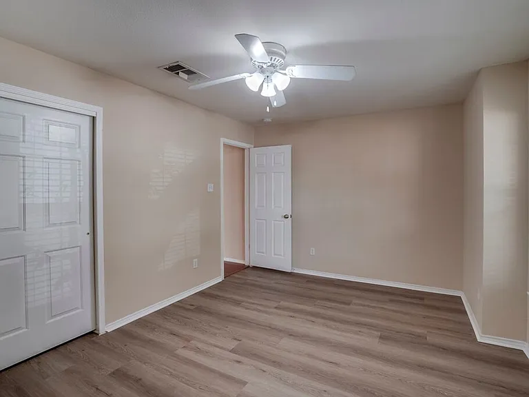 2101 Deer Creek Trl — Photo 14