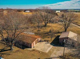 6022 Evergreen Dr, Meriden, KS 66512