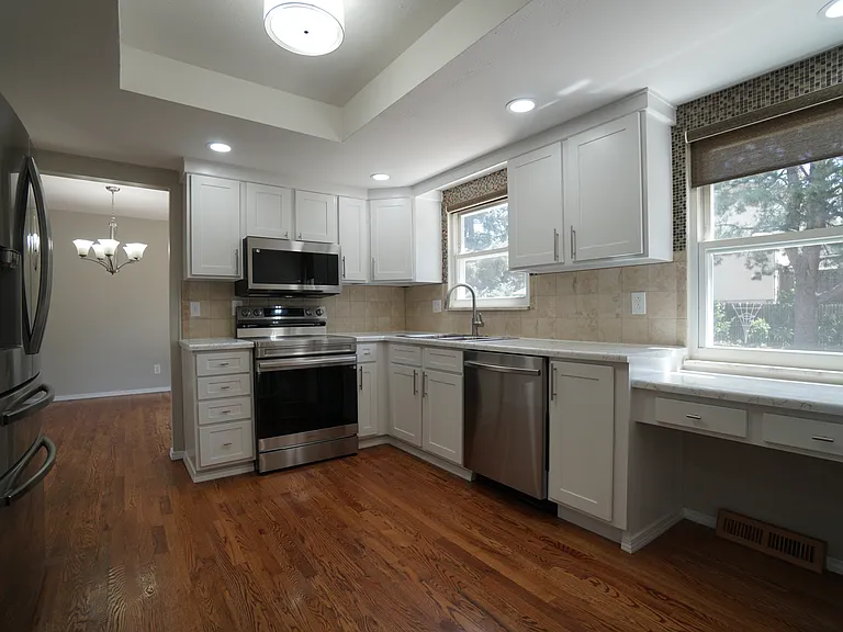 5007 Alta Loma Rd — Photo 10