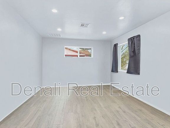 4th image of 2817 E Alta Vista St