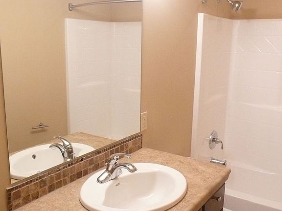 3rd image of 1917 Franklin Pl E APT A