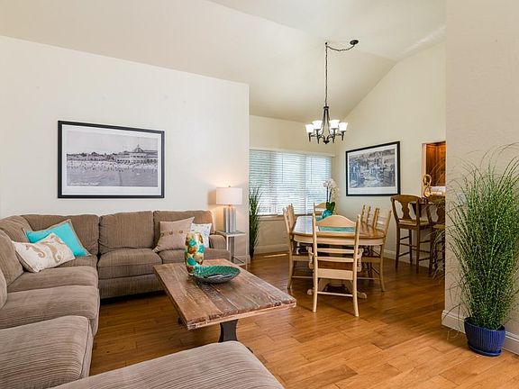 Living room/dining room
