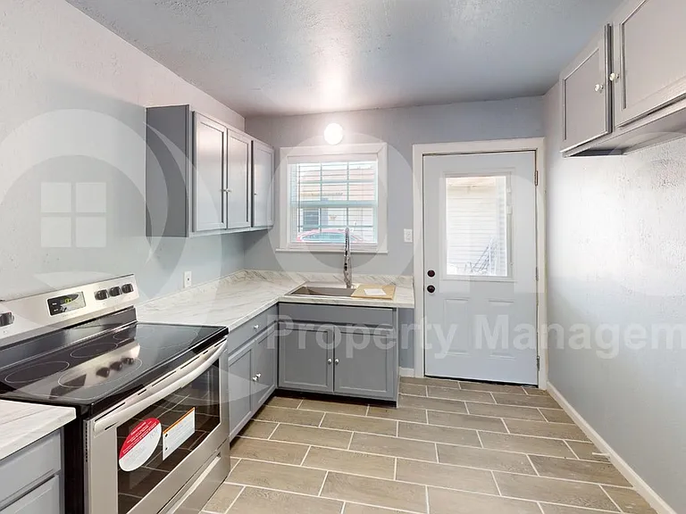 205 NE 22nd St — Photo 3