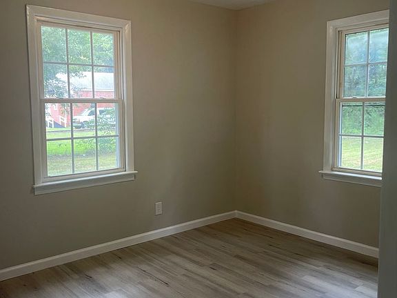 5th image of 224 East St