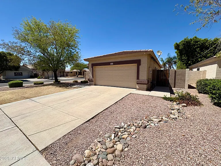 8234 W Salter Dr — Photo 2