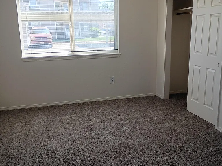 Mallard Cove Apartments — Photo 4