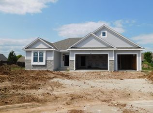 962 Horseshoe Ct, Belgium, WI 53004