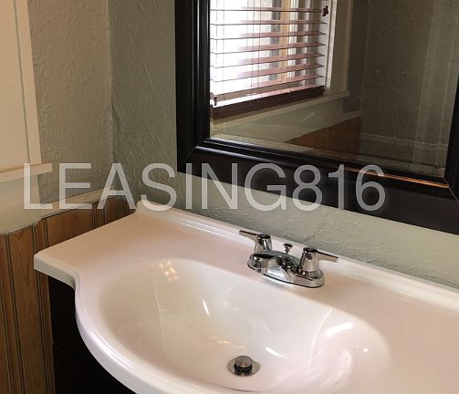 4th image of 7510 Wabash Ave