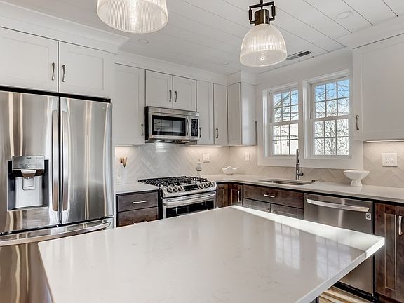 3rd image of 35 Bromfield St #D