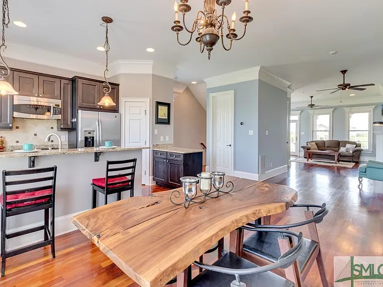 416 Legends Ct — Photo 10