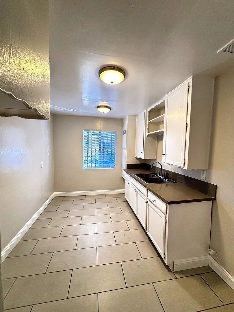 2 bed, 1.0 bath, $1,695 — Photo 3