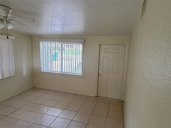 5th image of 2483 Lakeshore Cir