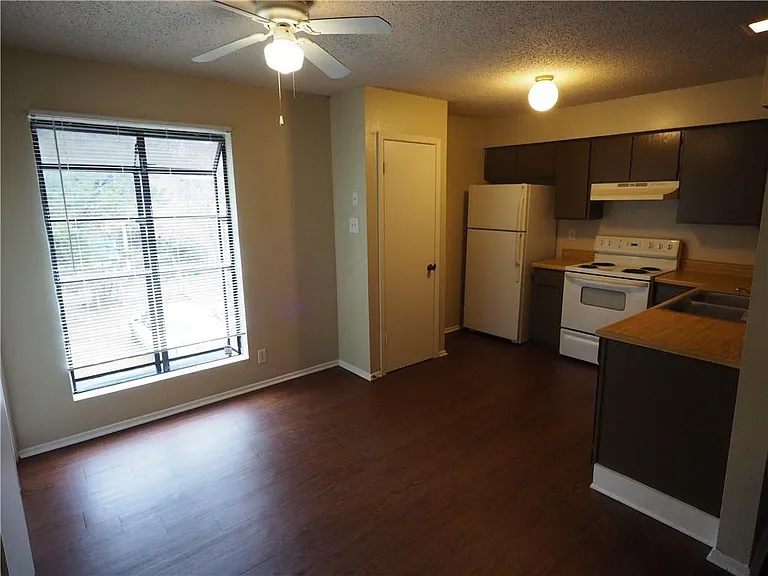 4303 Acropolis Ct #D — Photo 5
