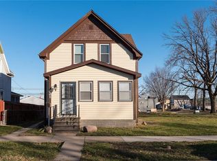 821 7th St SW, Cedar Rapids, IA 52404