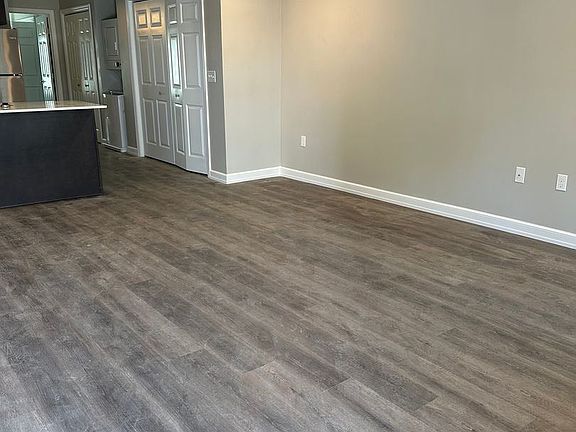 3rd image of 638 Northampton St #15355714