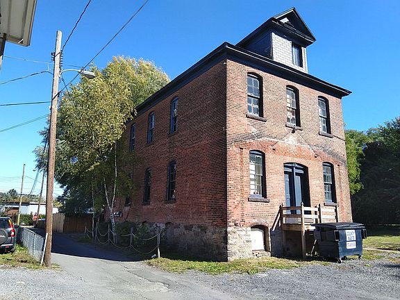 3rd image of 9 Meyers Ct