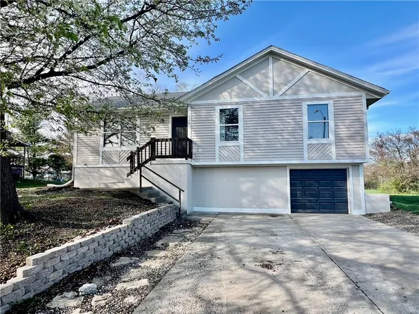 508 Willow St, Peculiar, MO 64078