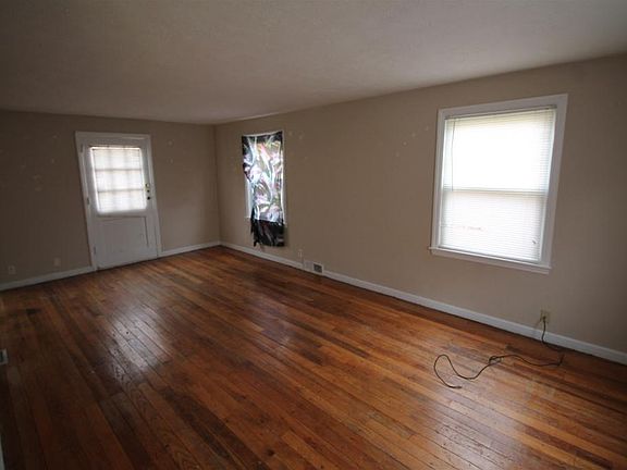 4th image of 1440 E Ewing Ave