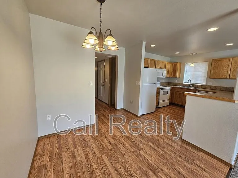 2420 E Joseph Ave — Photo 5