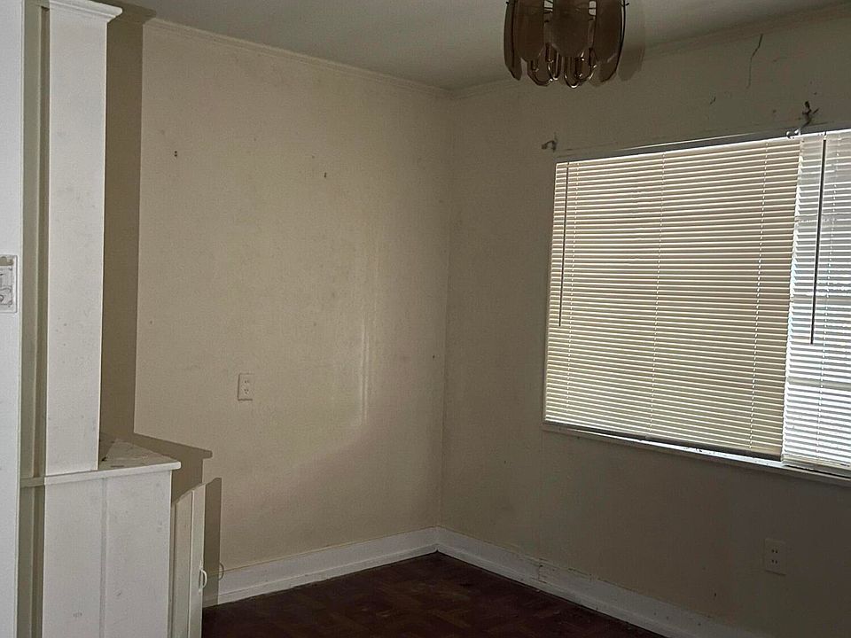 2nd image of 3315 Rosemary Ave