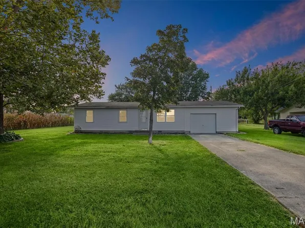 708 S 3rd St, Irvington, IL 62848