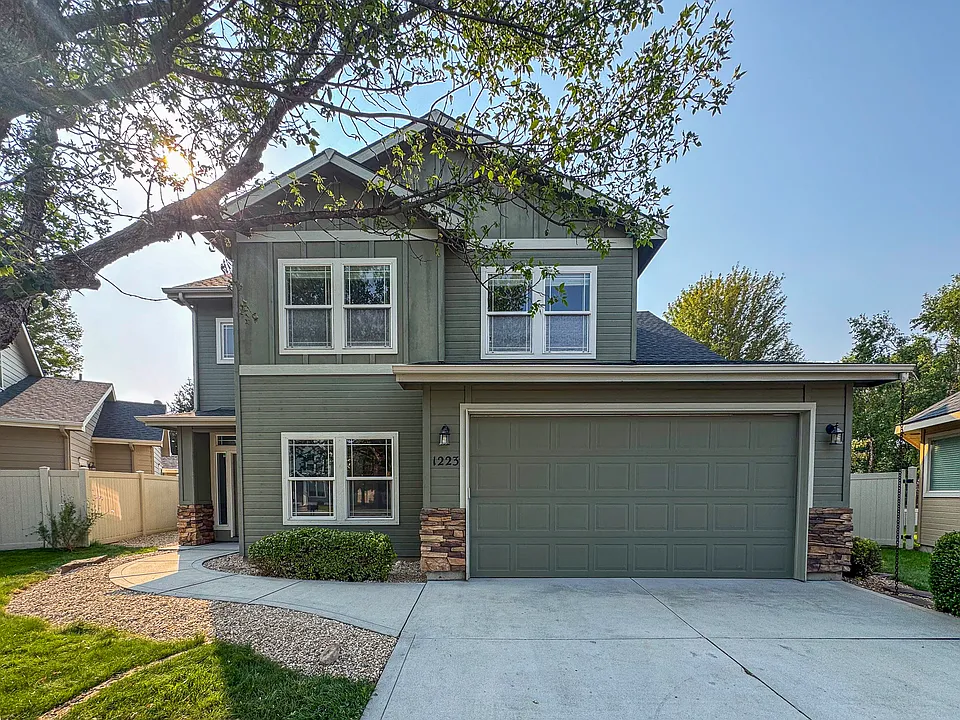 1223 W Cobblefield Ct