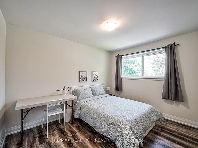 50 Axsmith Cres — Photo 23