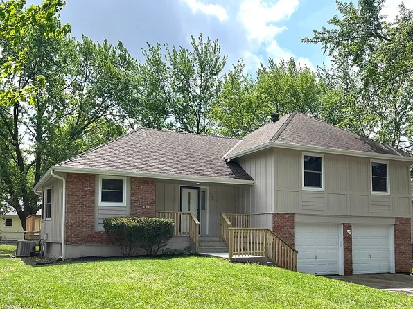 14001 S Cottonwood Dr, Olathe, KS 66062